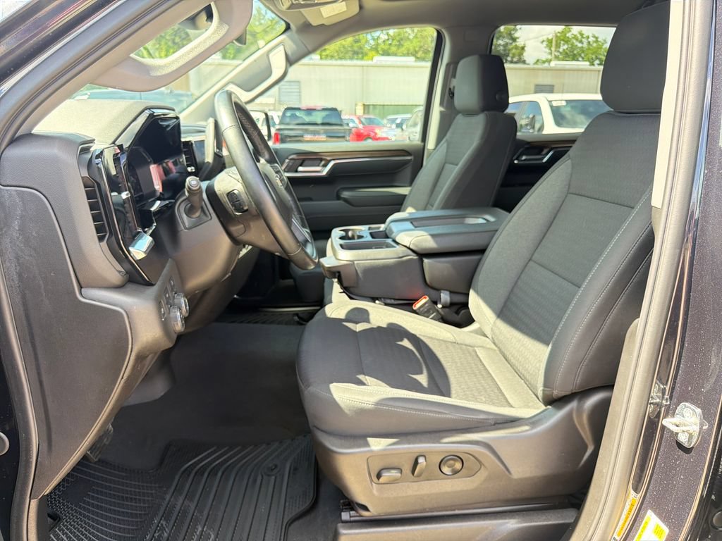 Certified 2024 Chevrolet Silverado 1500 LT AWD/4WD image 12