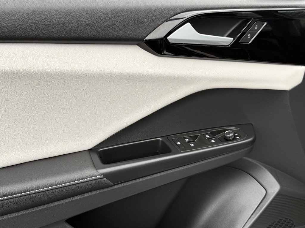 Used 2025 Volkswagen Taos S image 10