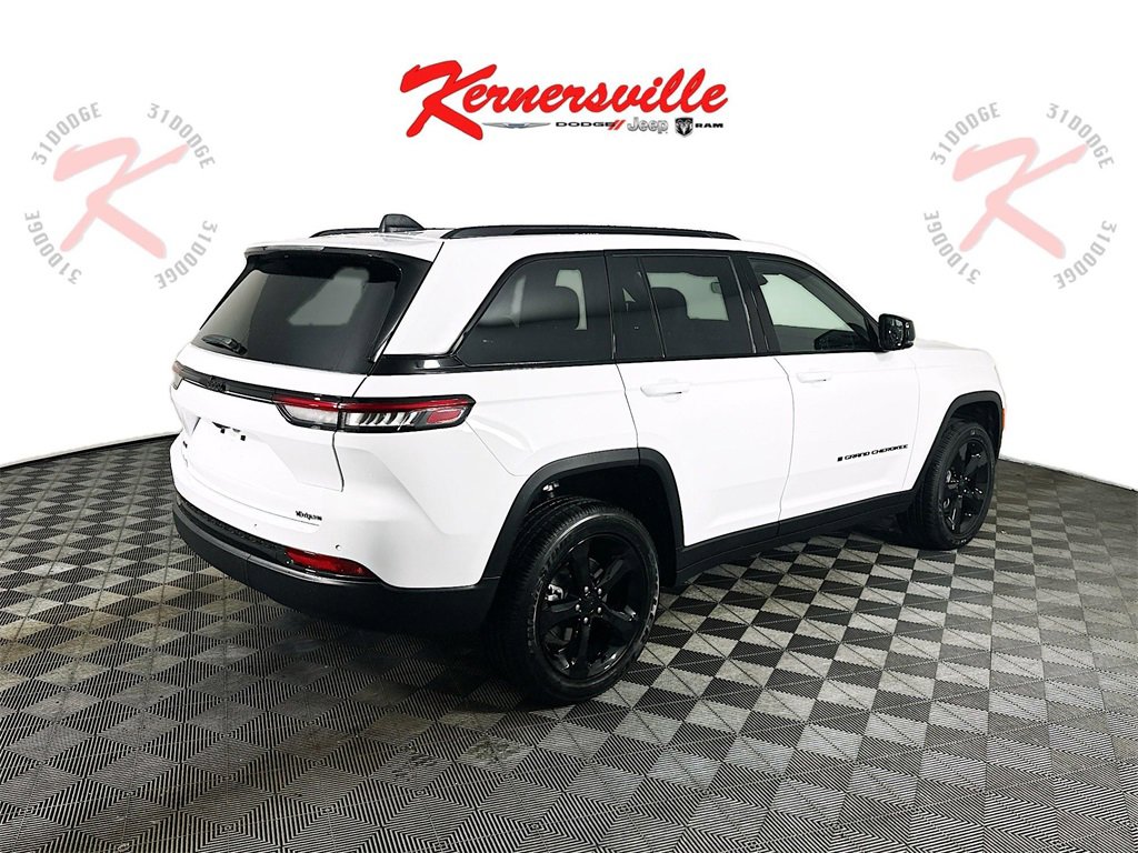 New 2025 Jeep Grand Cherokee Altitude image 7