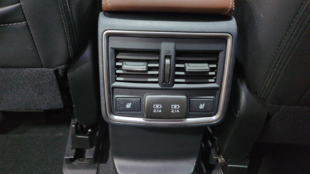Certified 2023 Subaru Forester Touring AWD/4WD image 32