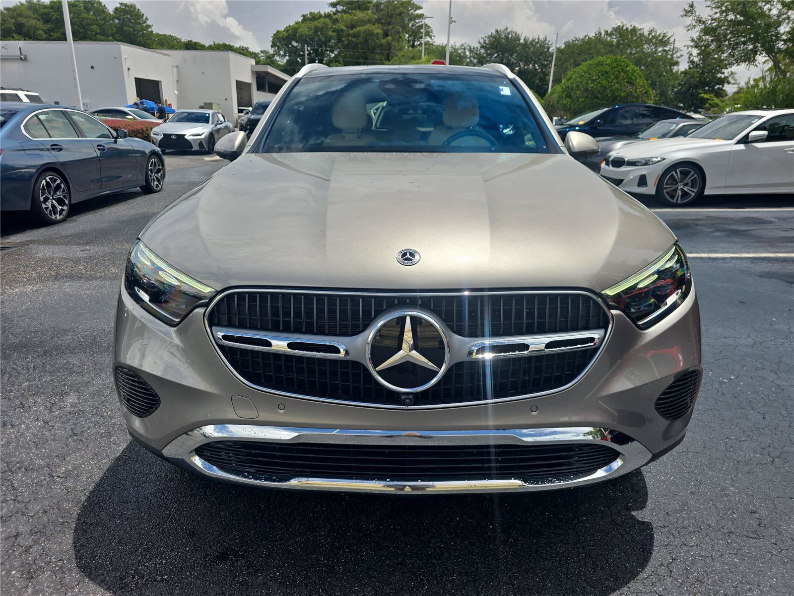 Used 2024 Mercedes-Benz GLC 300 4MATIC image 2