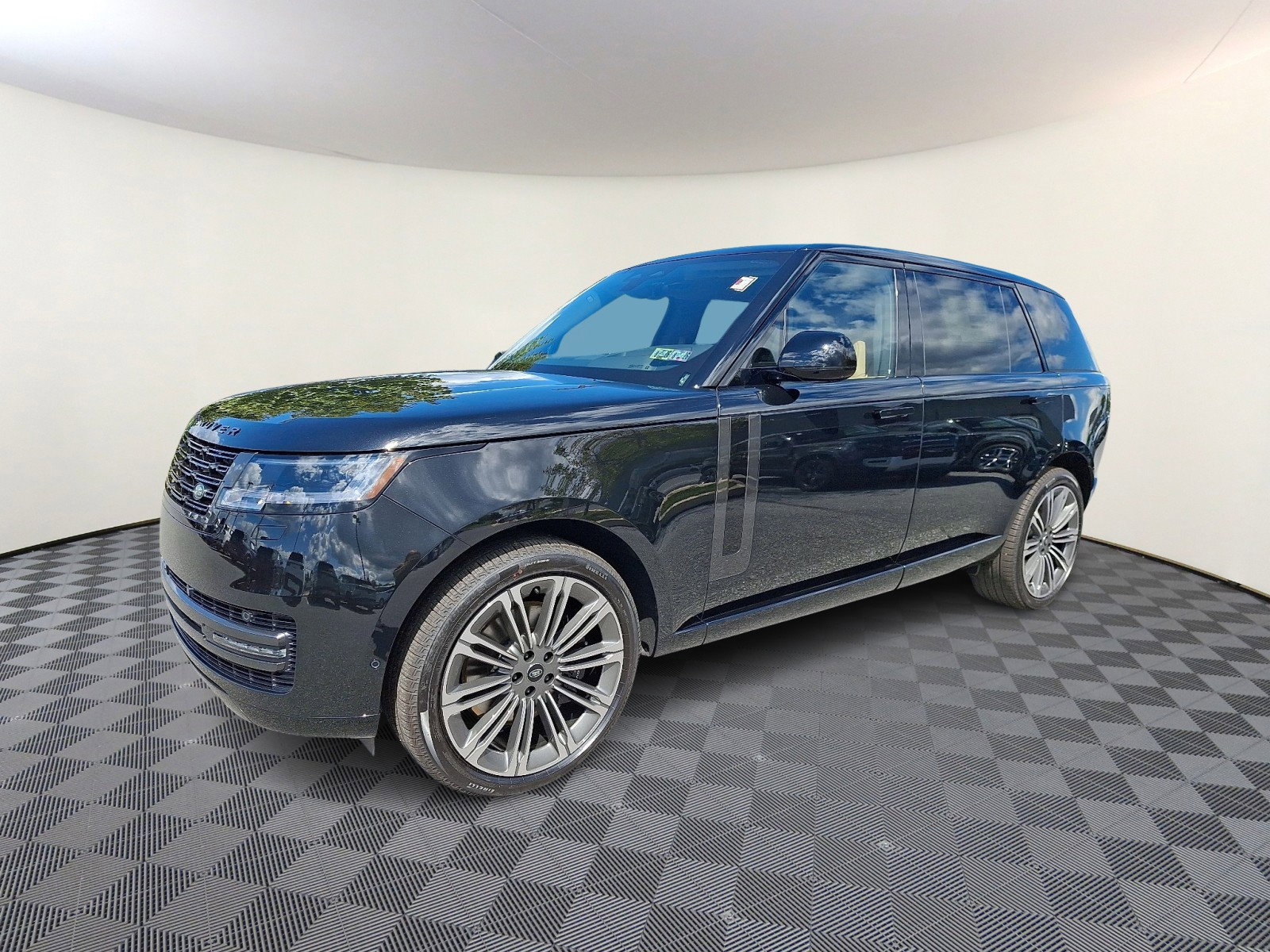 New 2025 Land Rover Range Rover Long Wheelbase SE