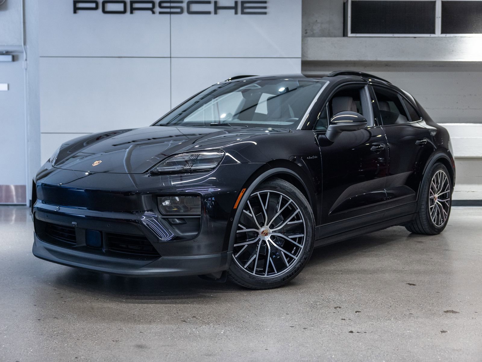 Certified 2025 Porsche Macan Electric image 1