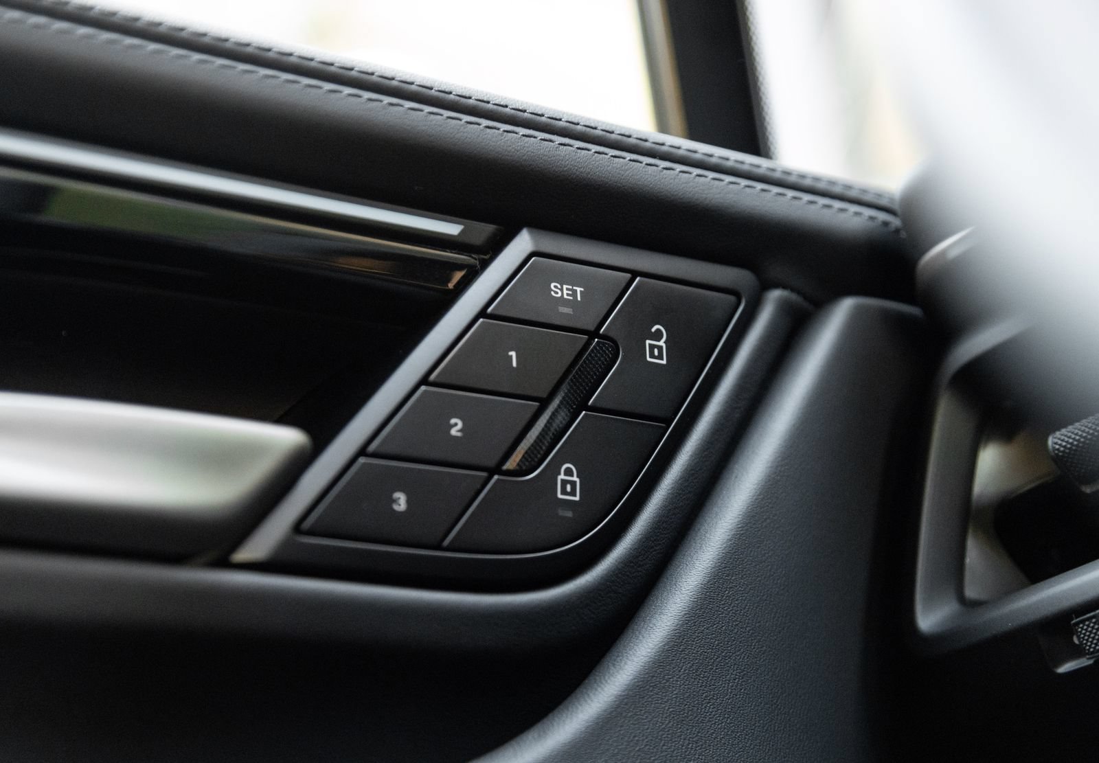 Certified 2026 Porsche Macan 4 Electric AWD/4WD image 19