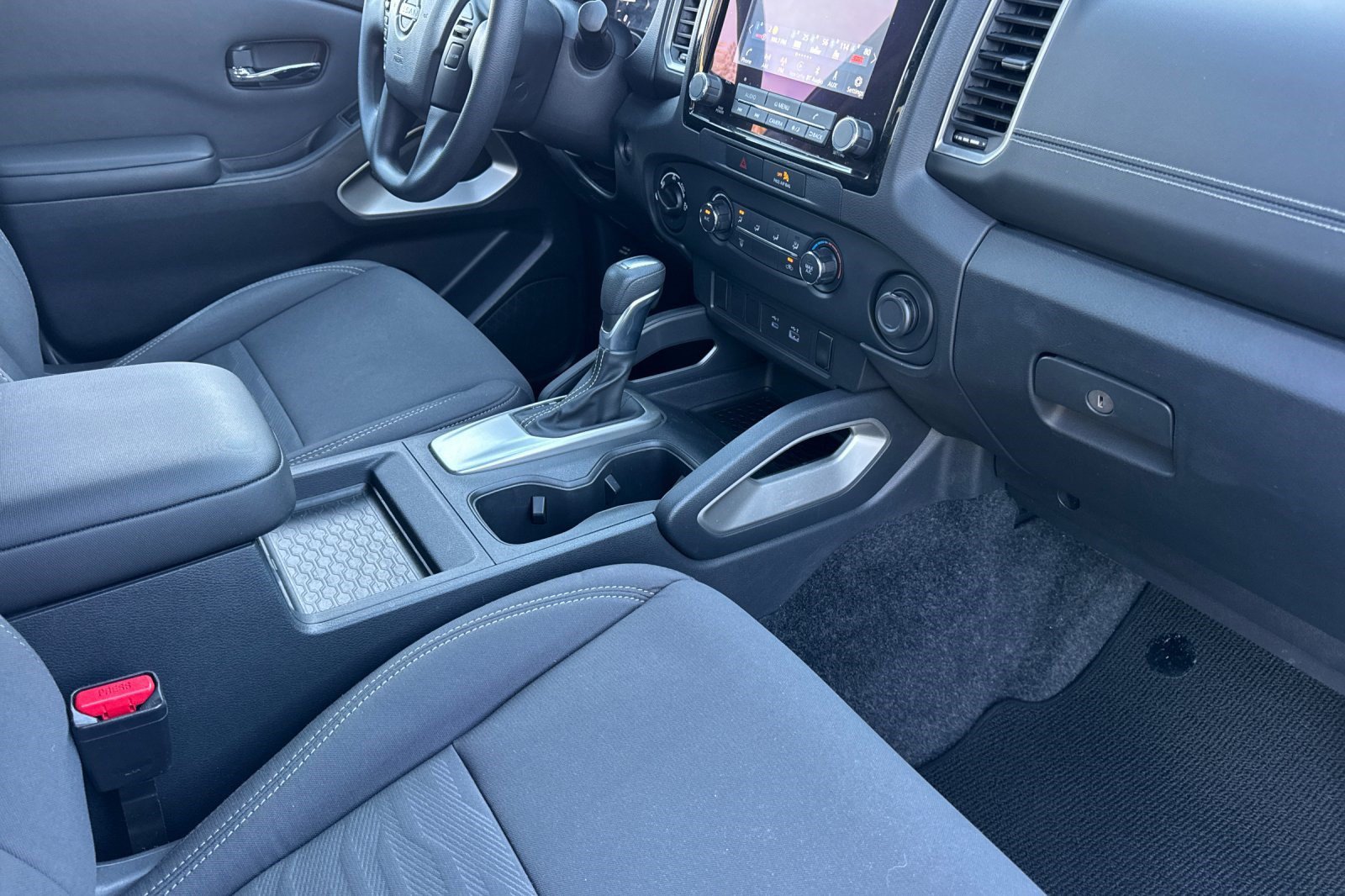 Used 2022 Nissan Frontier SV AWD/4WD image 32