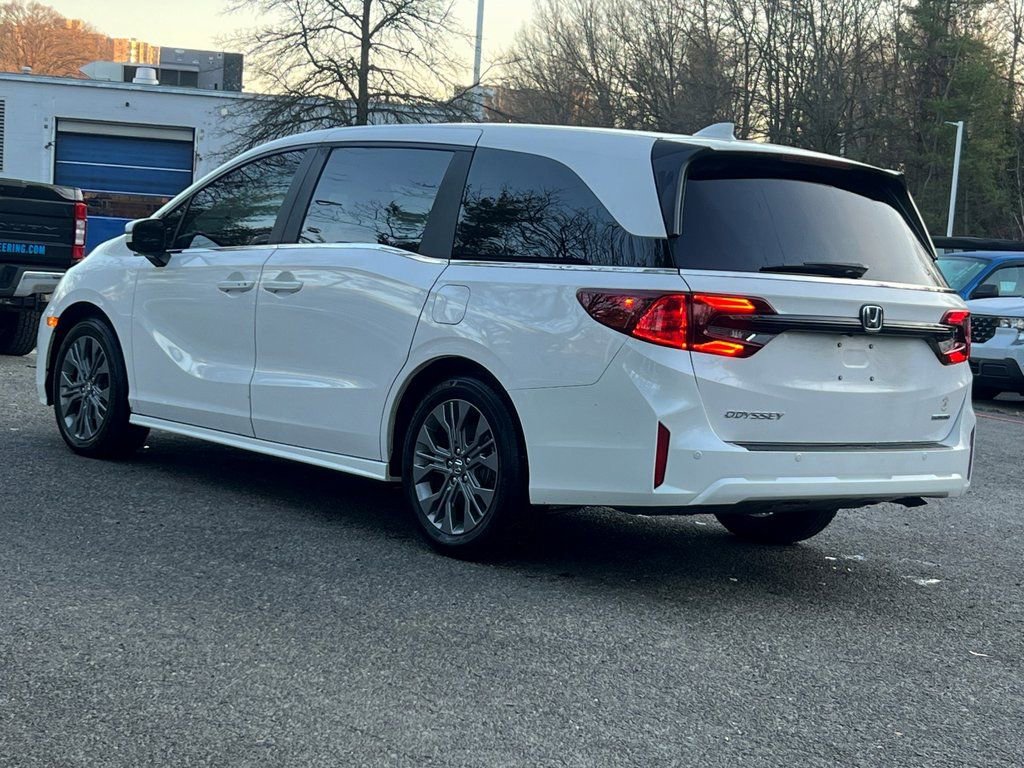 Used 2026 Honda Odyssey Touring image 4
