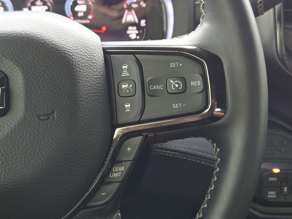 Used 2025 RAM 2500 Limited AWD/4WD image 25