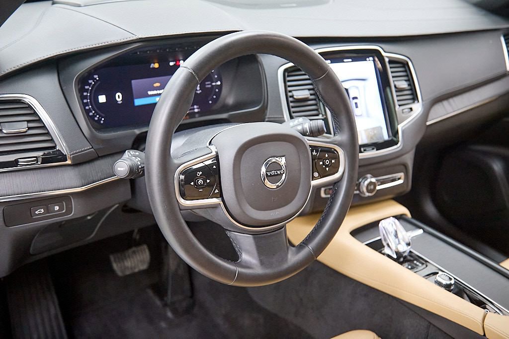 Certified 2023 Volvo XC90 T8 Ultimate w/ Protection Package Premier image 13