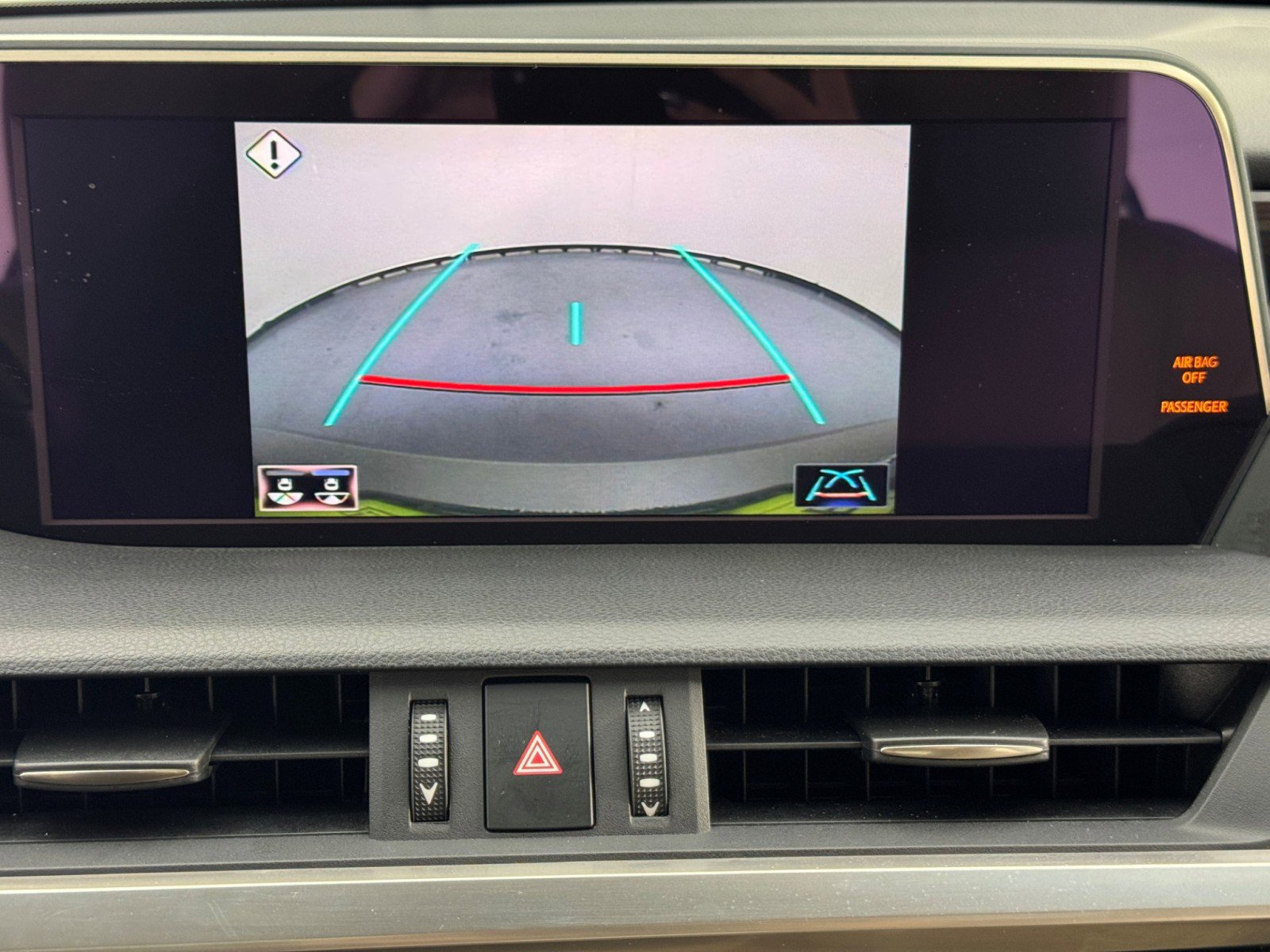 Used 2020 Lexus ES 300h w/ Premium Package image 28