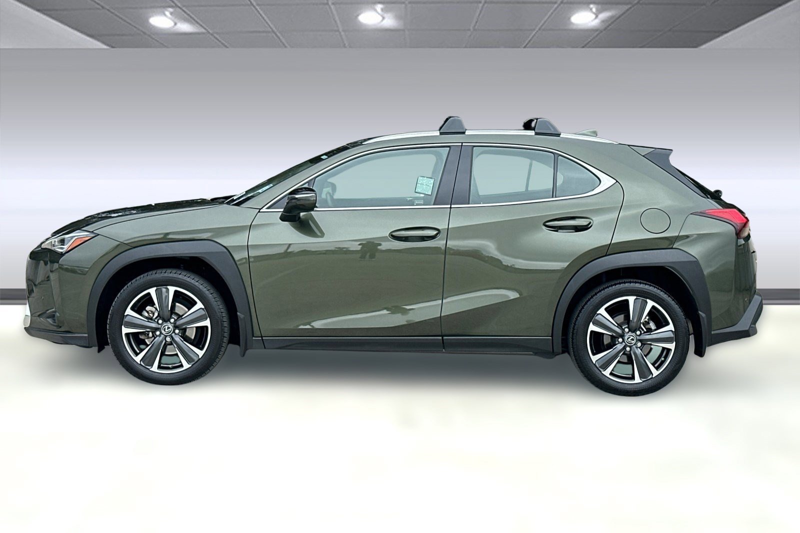 Certified 2022 Lexus UX 200 image 2