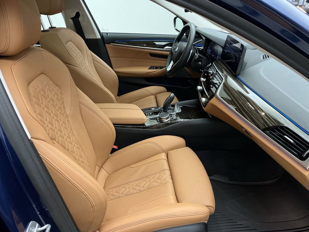 Certified 2022 BMW 530e xDrive w/ Premium Package image 26