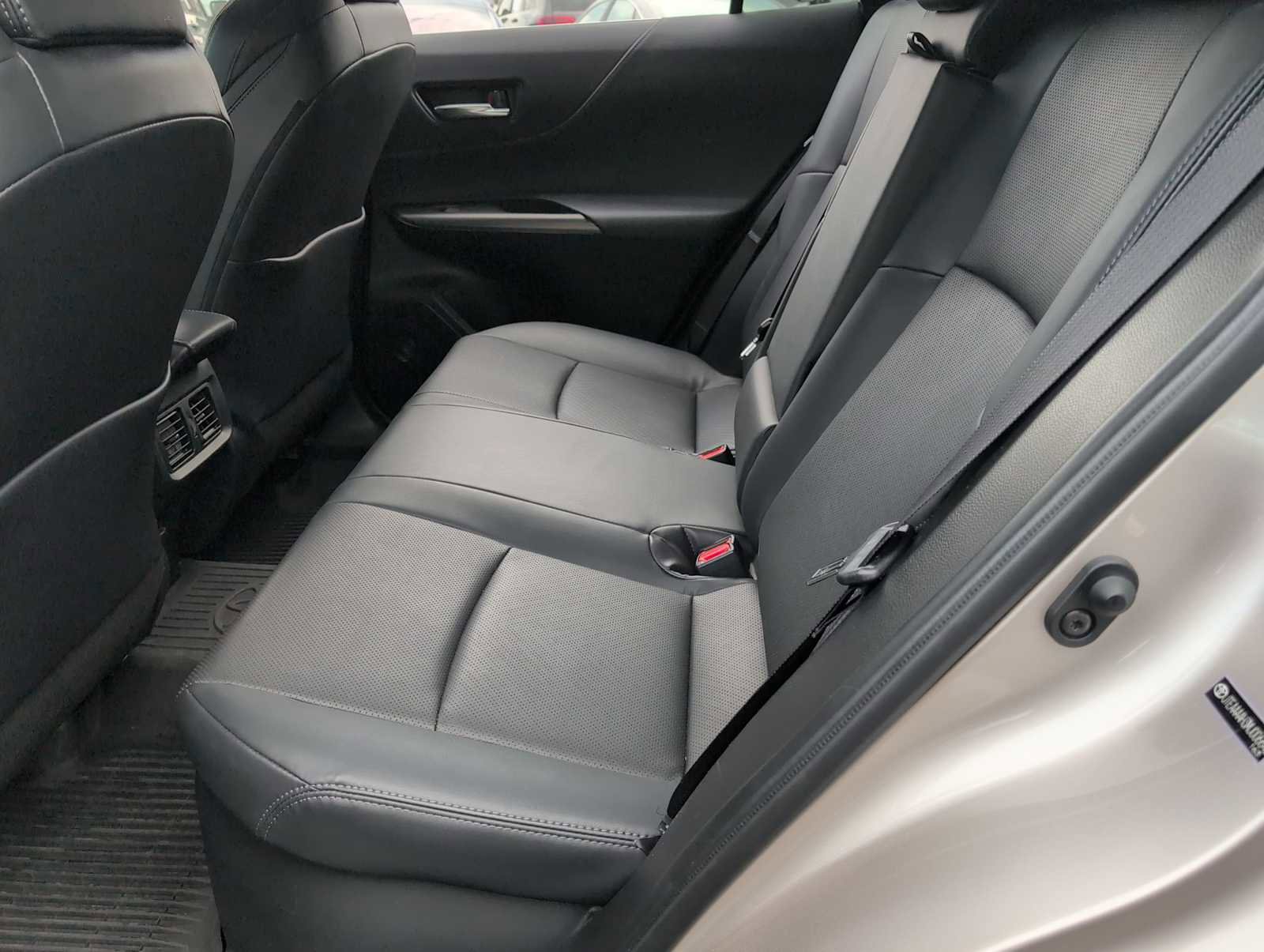 Used 2021 Toyota Venza Limited image 19