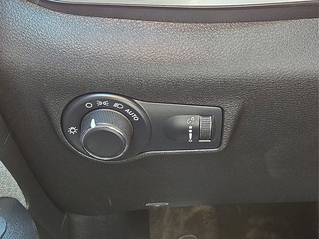 Used 2024 Jeep Compass Sport image 25