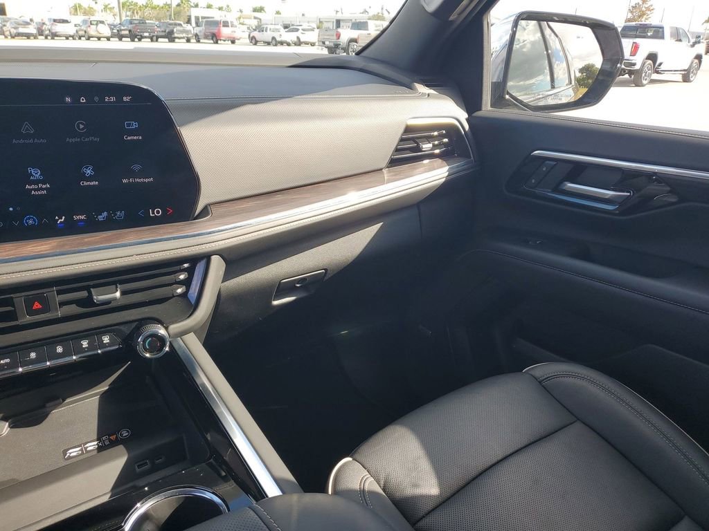 Certified 2025 Chevrolet Suburban Premier image 11