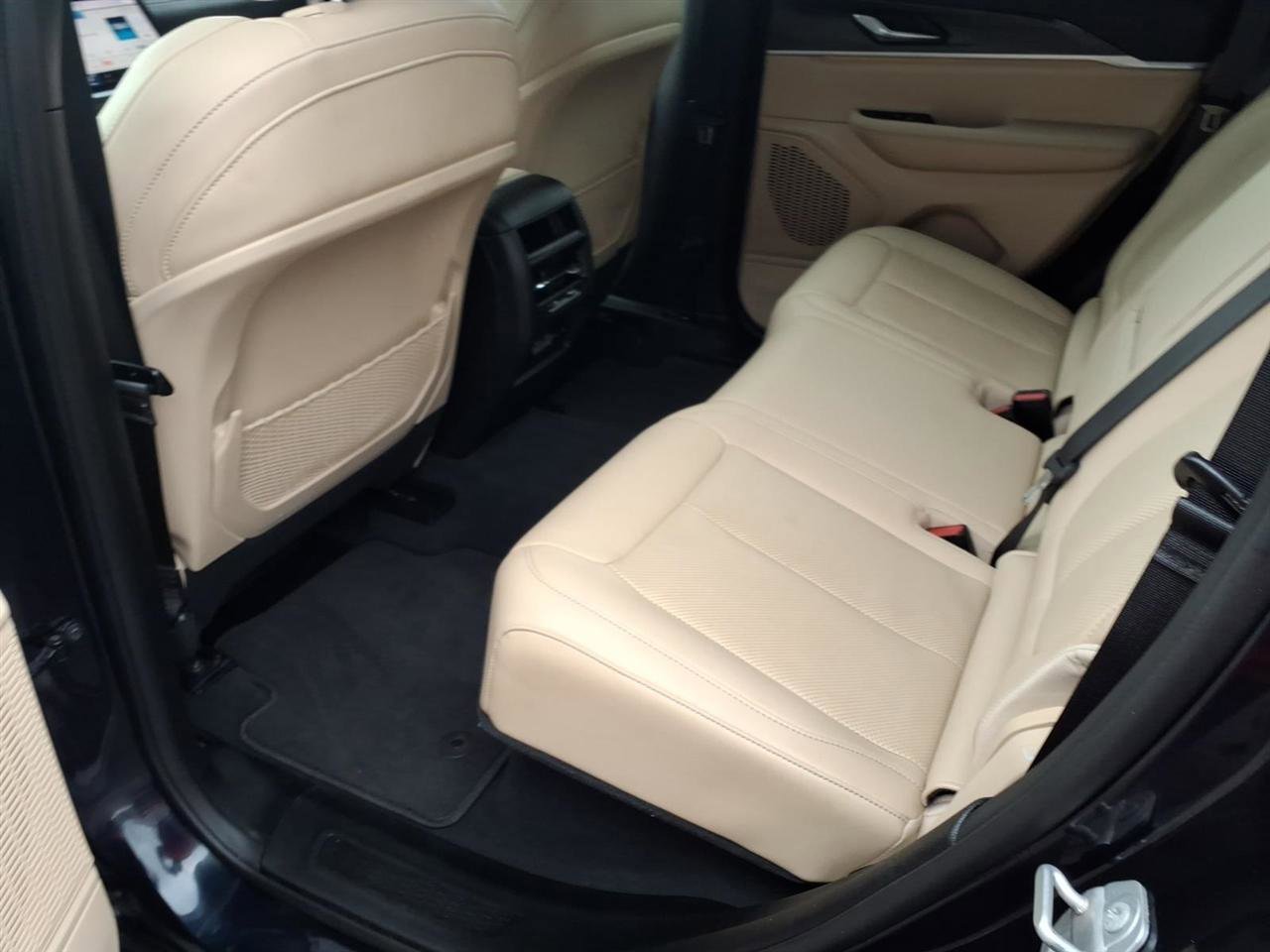 Used 2023 Jeep Grand Cherokee Limited w/ Luxury Tech Group II image 8