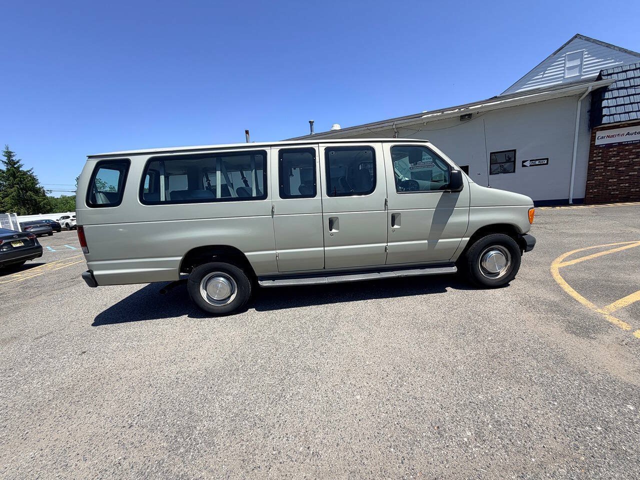Used 2006 Ford E-350 and Econoline 350 XL RWD image 10