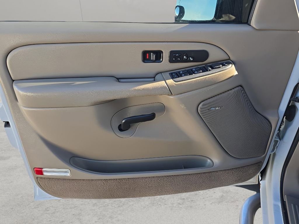 Used 2004 GMC Sierra 2500 SLT w/ Heavy-Duty Power Package image 10