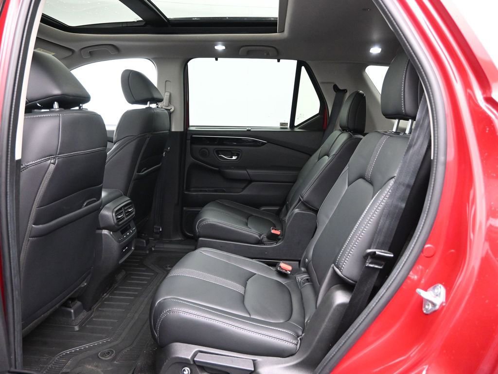 Used 2024 Honda Pilot Touring image 29