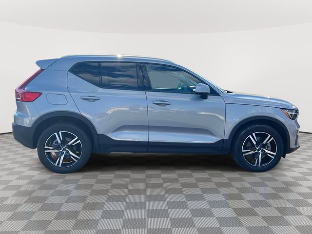 Used 2023 Volvo XC40 B5 Core AWD/4WD image 5