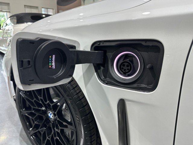Used 2020 BMW 745e xDrive AWD/4WD image 9