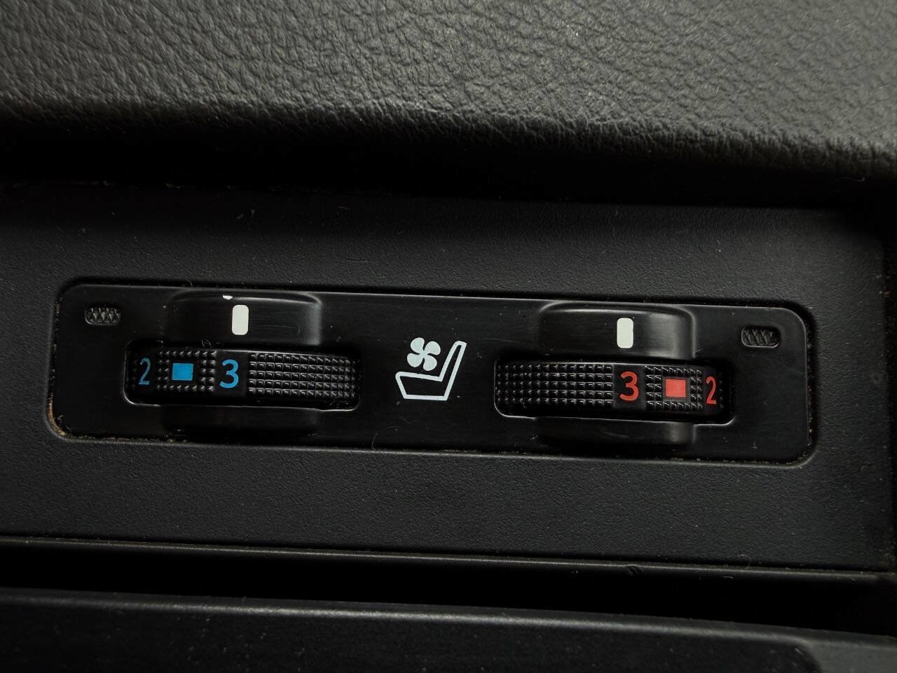 Used 2011 Lexus RX 450h AWD w/ Premium Pkg image 11