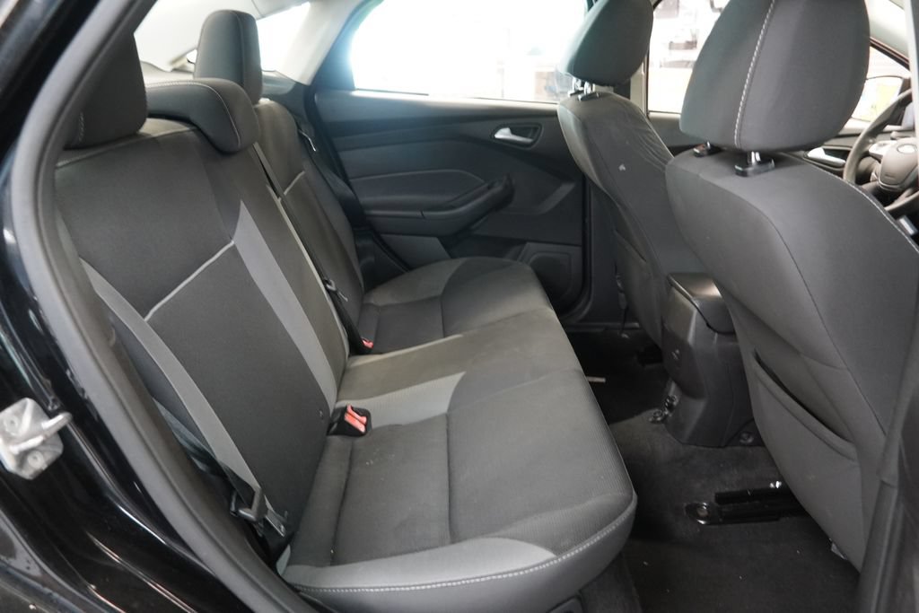 Used 2014 Ford Focus SE w/ SE Winter Package FWD image 30
