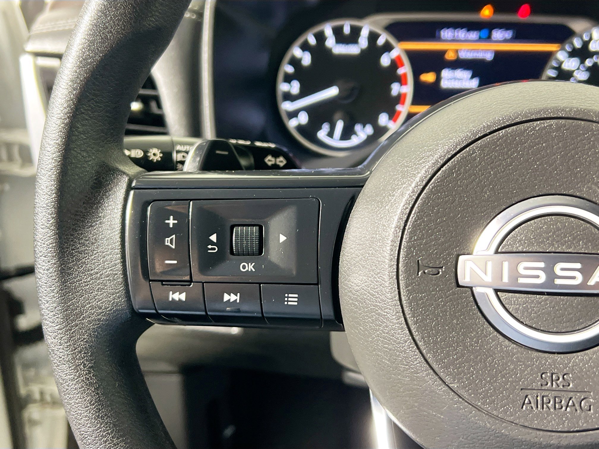 Used 2023 Nissan Rogue S image 18