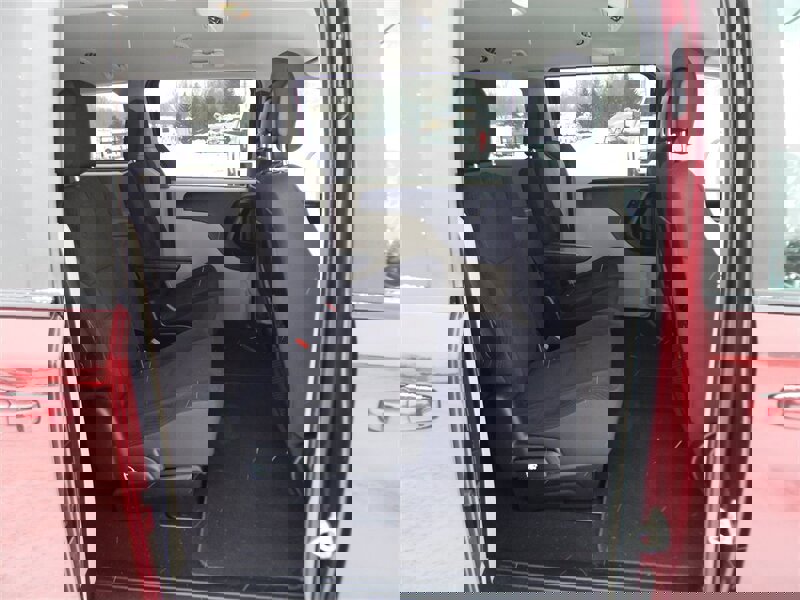 Used 2018 Dodge Grand Caravan SE w/ UConnect Hands-Free Group image 12