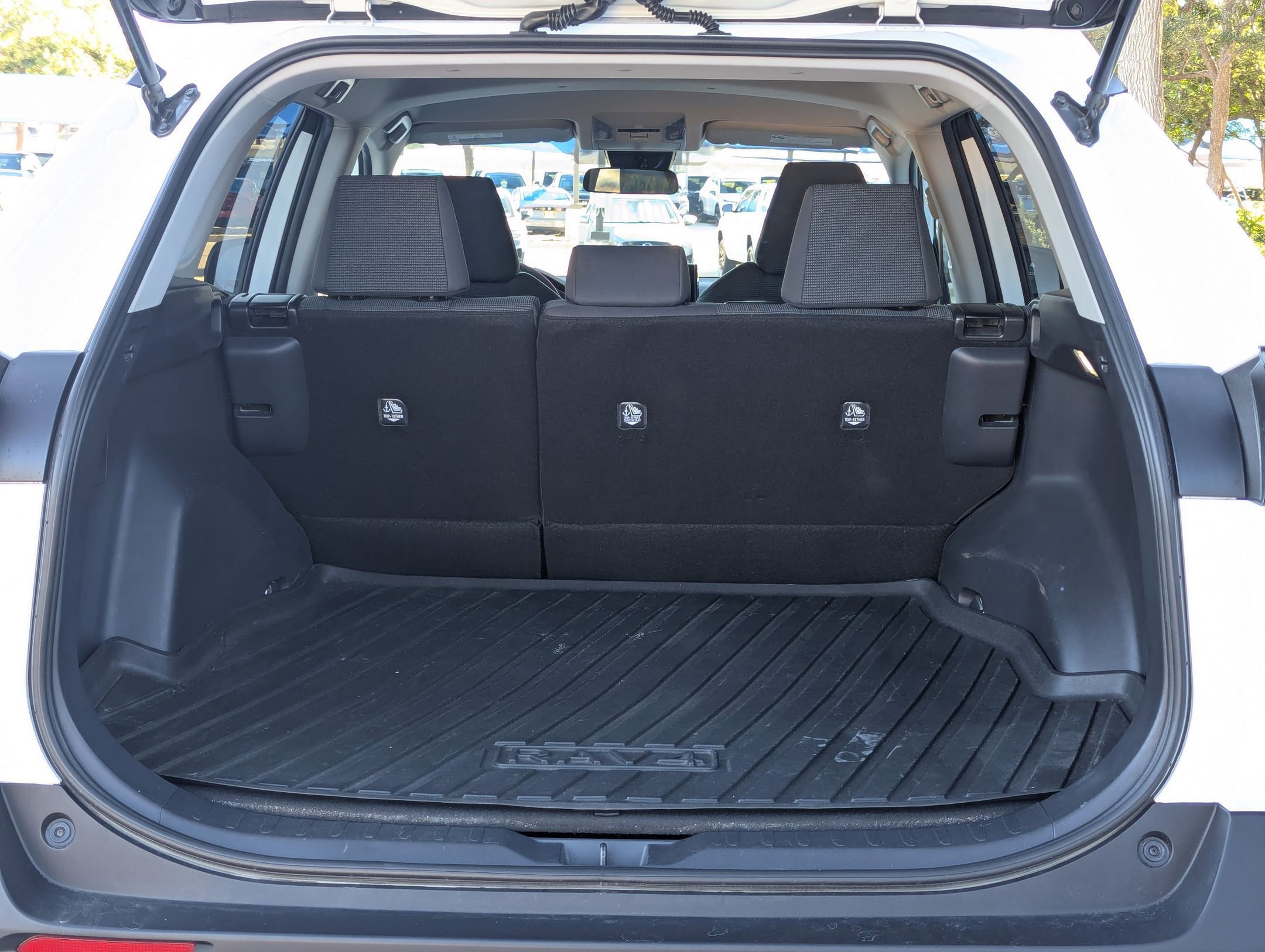 Used 2022 Toyota RAV4 LE image 24