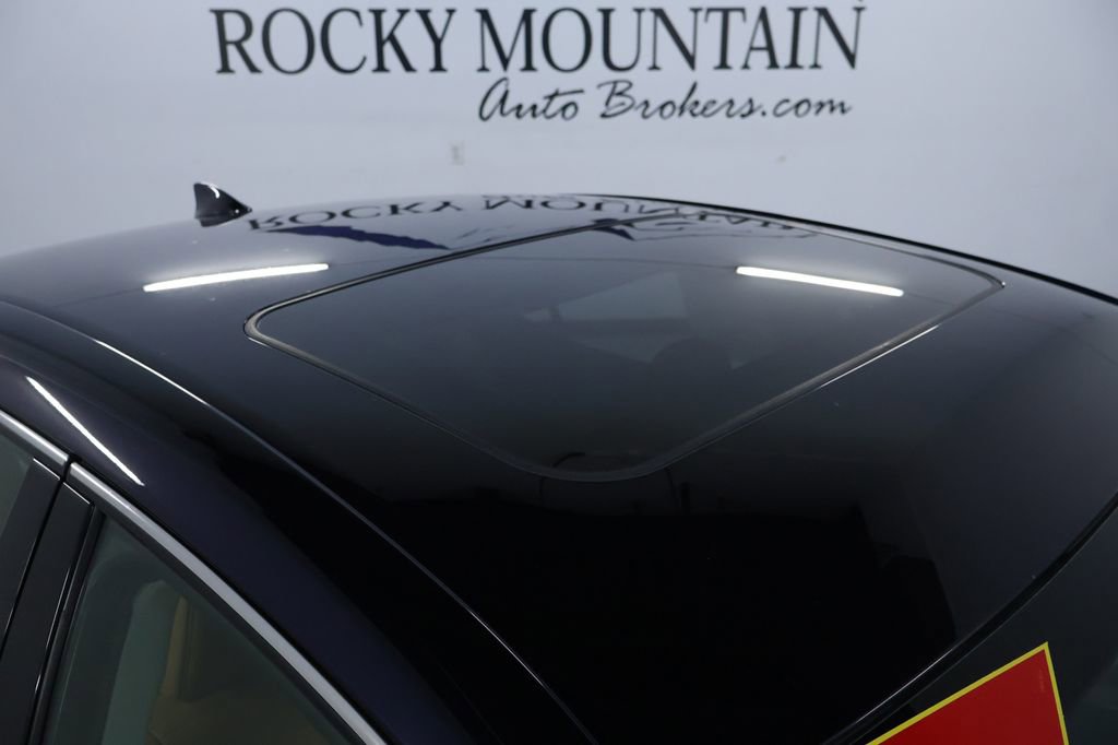 Used 2017 Lexus IS 300 AWD image 11