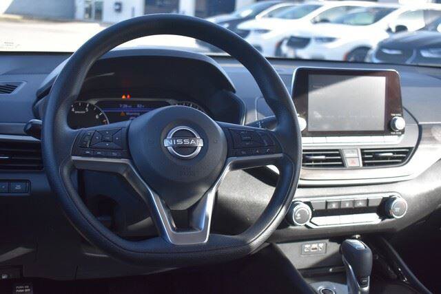 Used 2024 Nissan Altima 2.5 SV FWD image 20