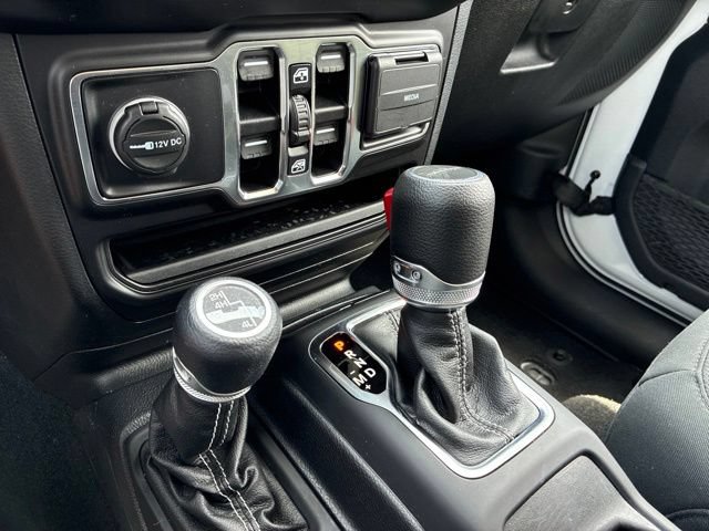 Used 2021 Jeep Gladiator Overland w/ Trailer Tow Package AWD/4WD image 31
