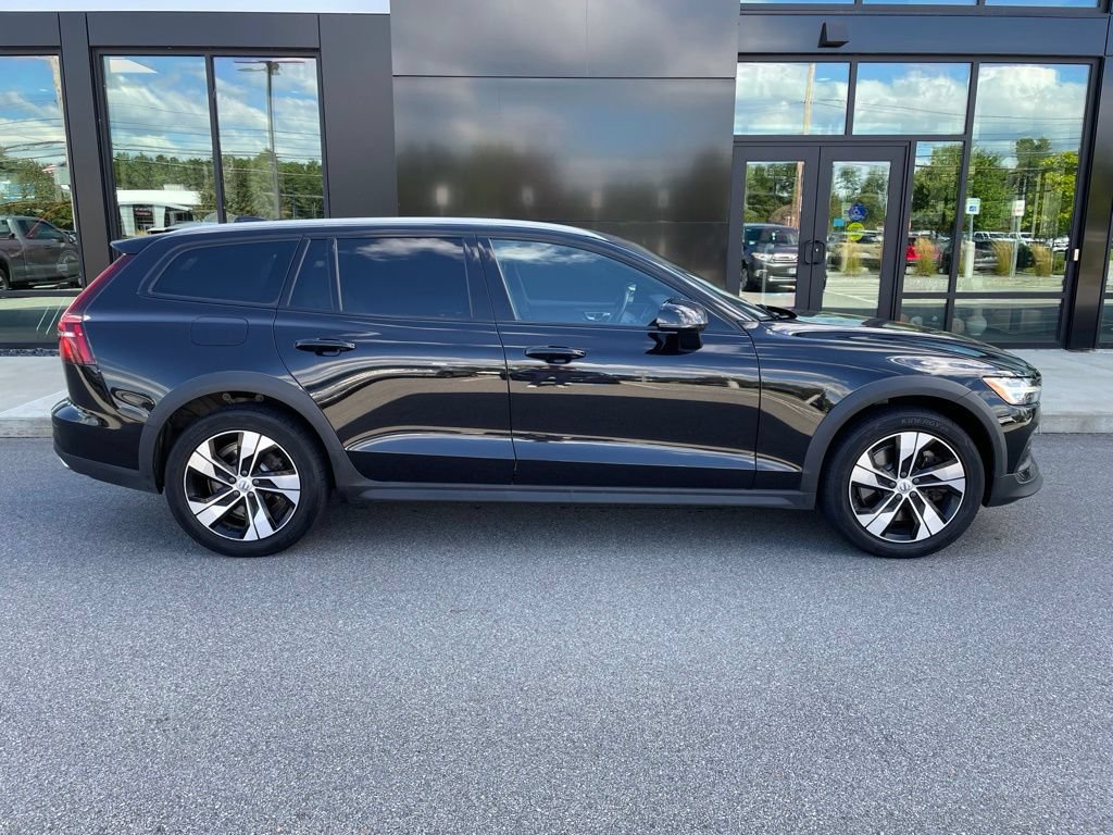 Used 2020 Volvo V60 T5 Cross Country w/ Protection Package Premier AWD/4WD image 3