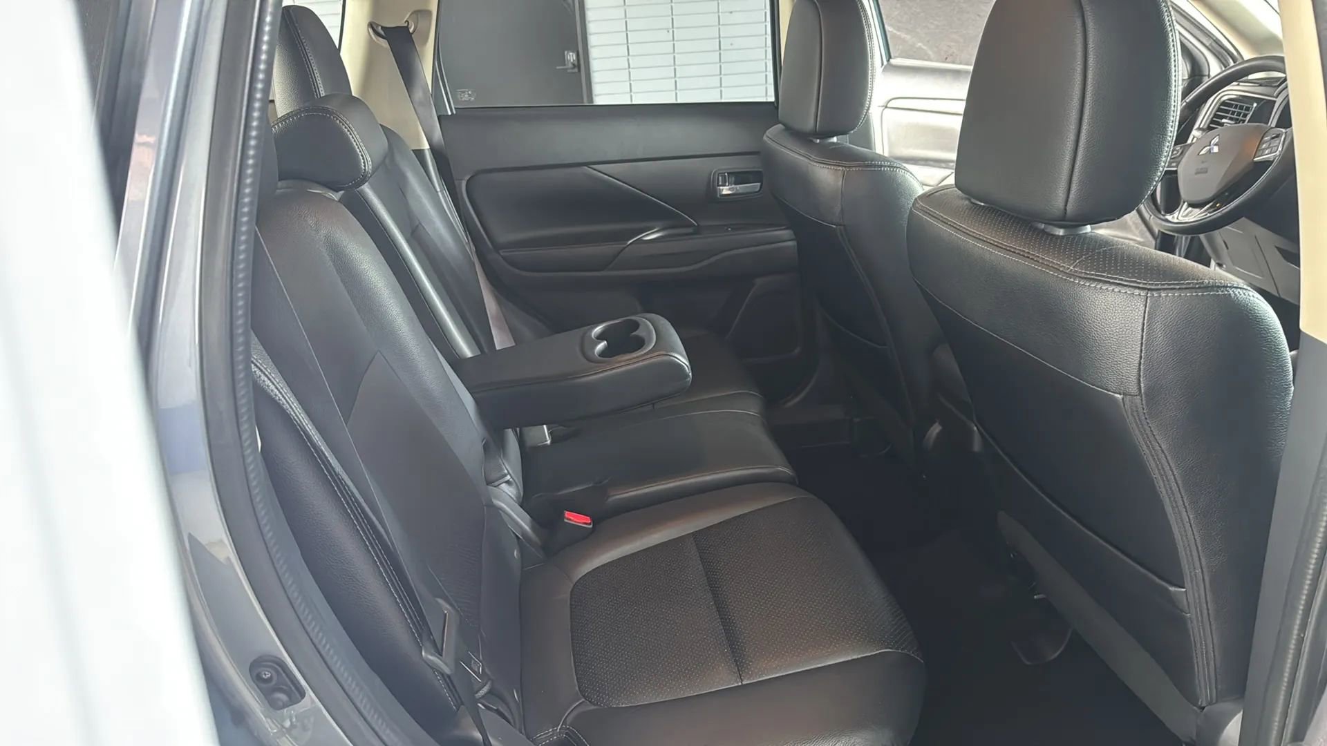 Used 2016 Mitsubishi Outlander SEL AWD/4WD image 13