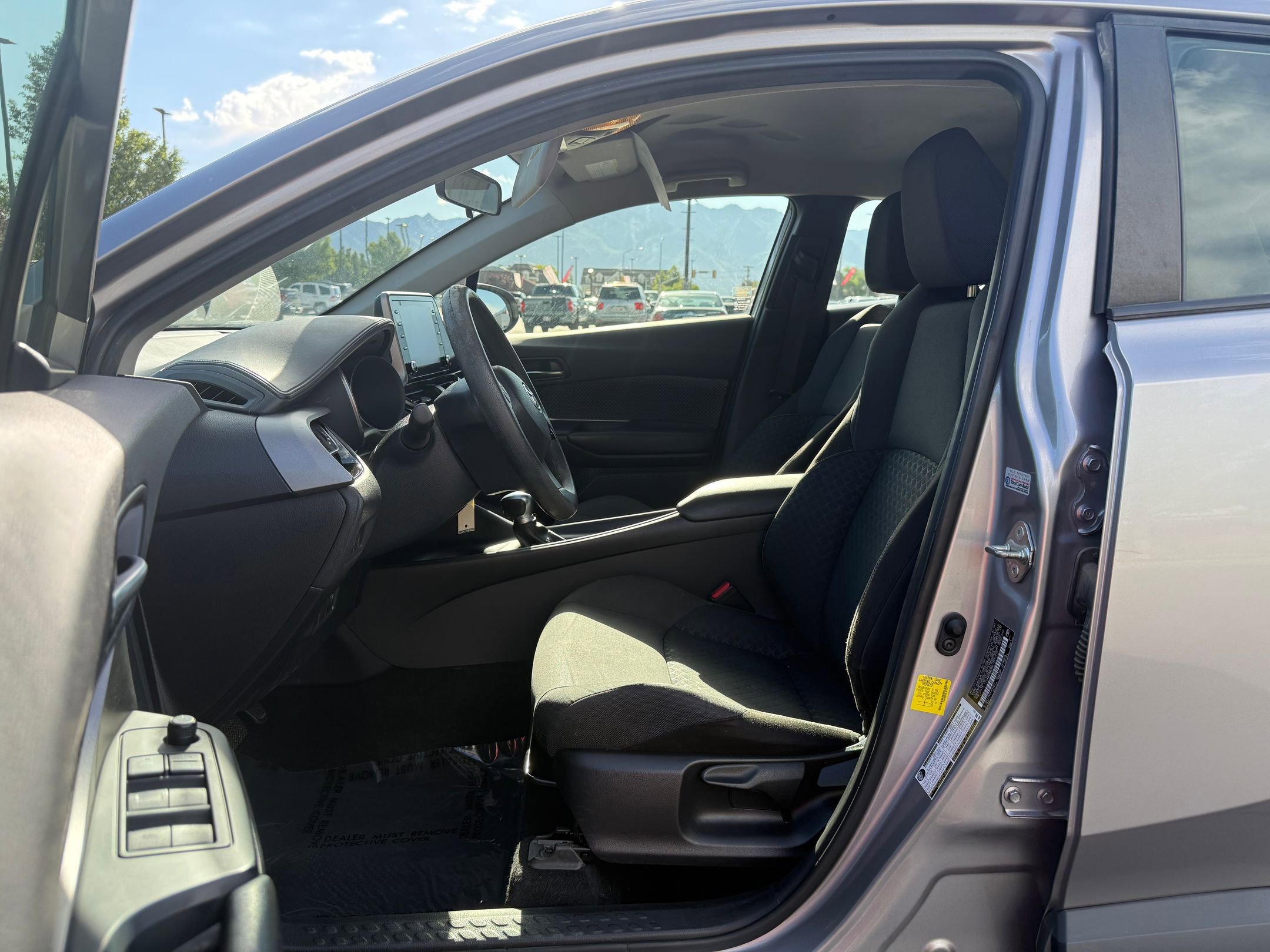 Used 2020 Toyota C-HR LE FWD image 12