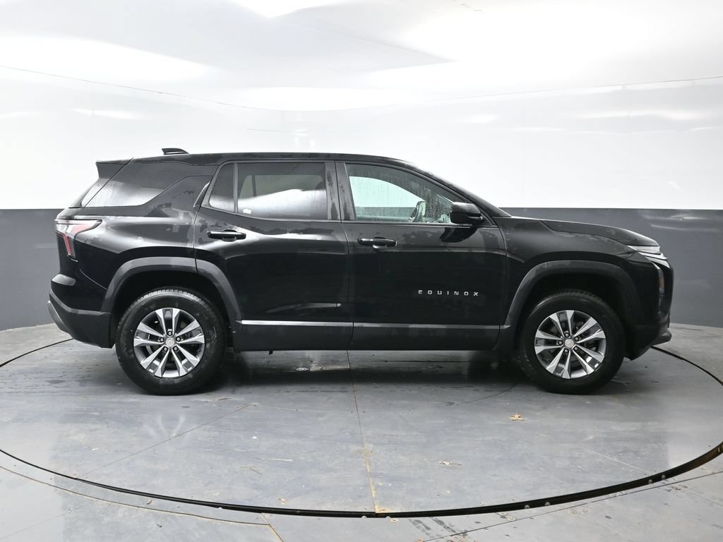 Used 2025 Chevrolet Equinox LT FWD image 3