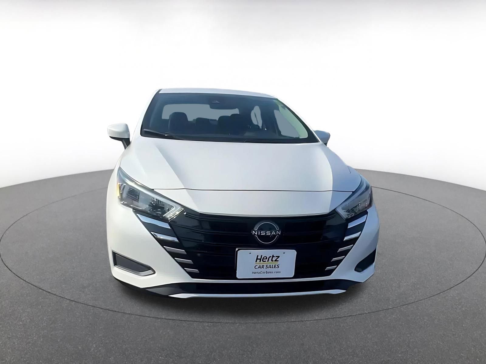 Used 2025 Nissan Versa SV image 4