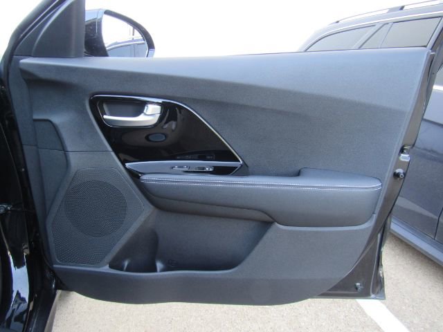 Used 2022 Kia Niro EX image 21