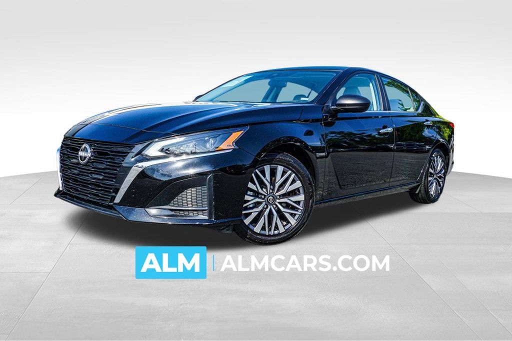 Used 2025 Nissan Altima 2.5 SV FWD image 1