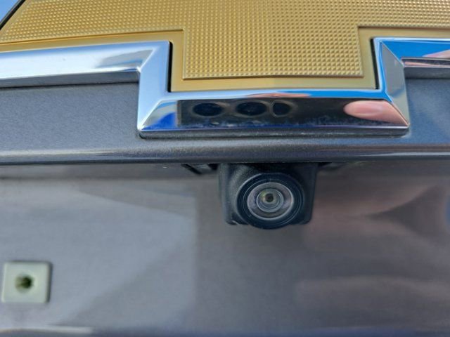 Used 2021 Chevrolet Trax LT w/ LT Convenience Package image 12