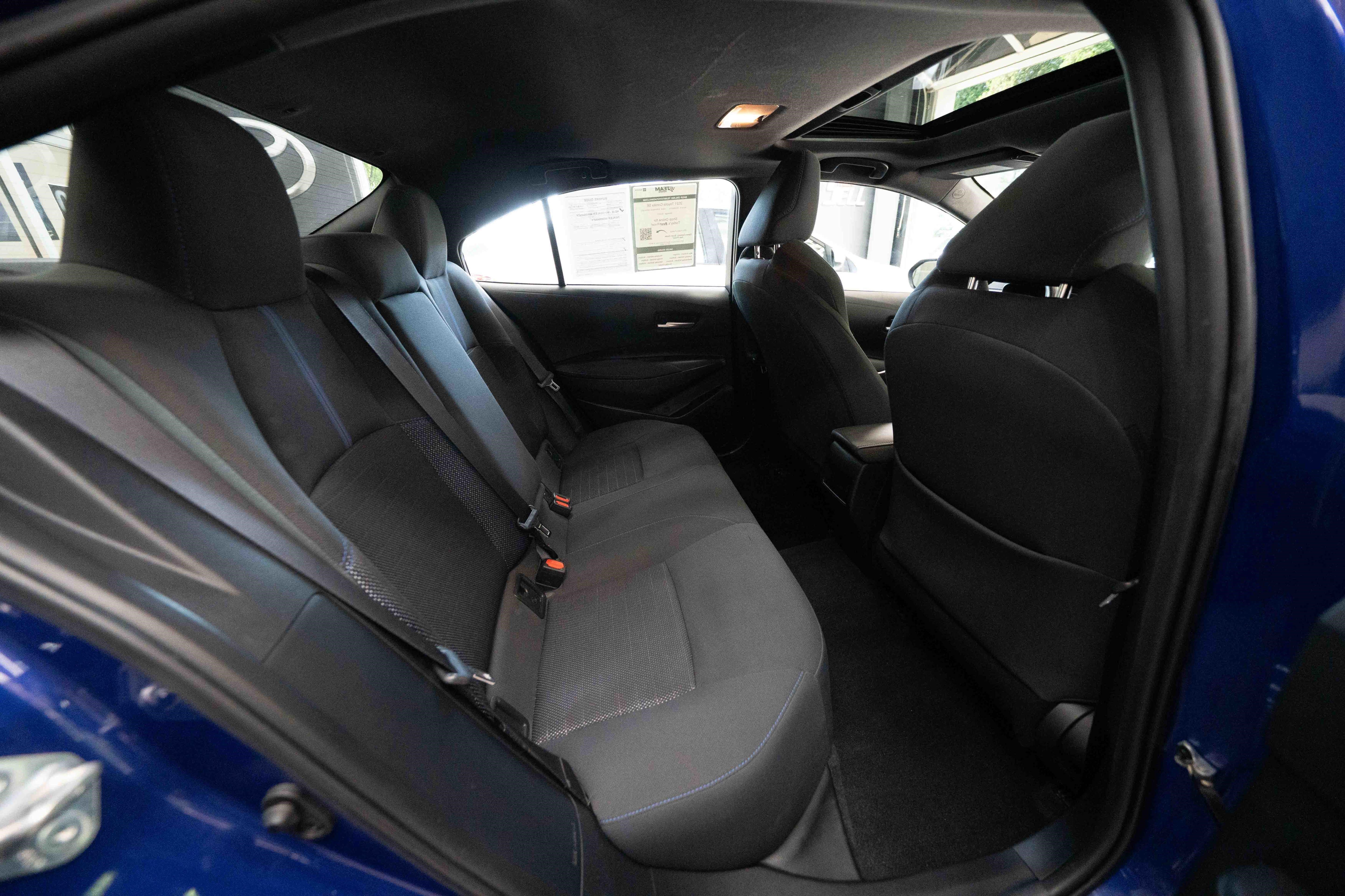 Used 2021 Toyota Corolla SE w/ SE Premium Package FWD image 24