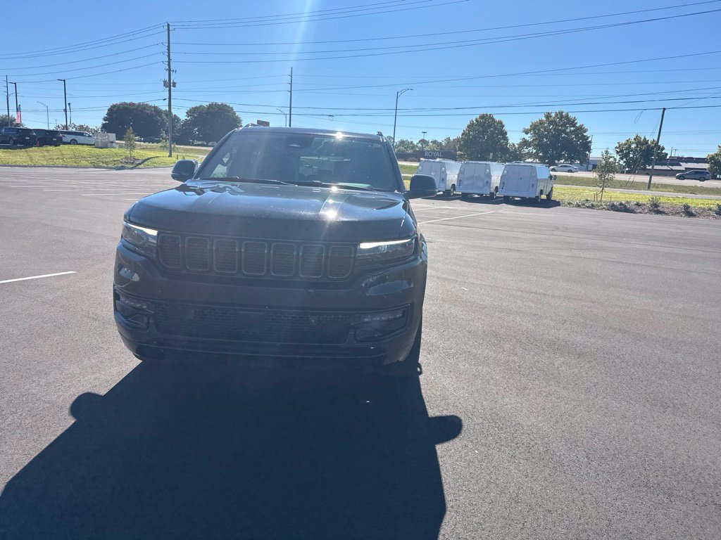Used 2023 Jeep Wagoneer Series II RWD image 4