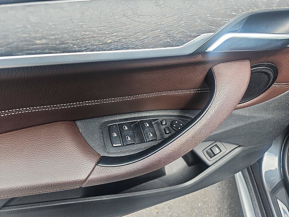 Used 2020 BMW X1 sDrive28i w/ Premium Package FWD image 11