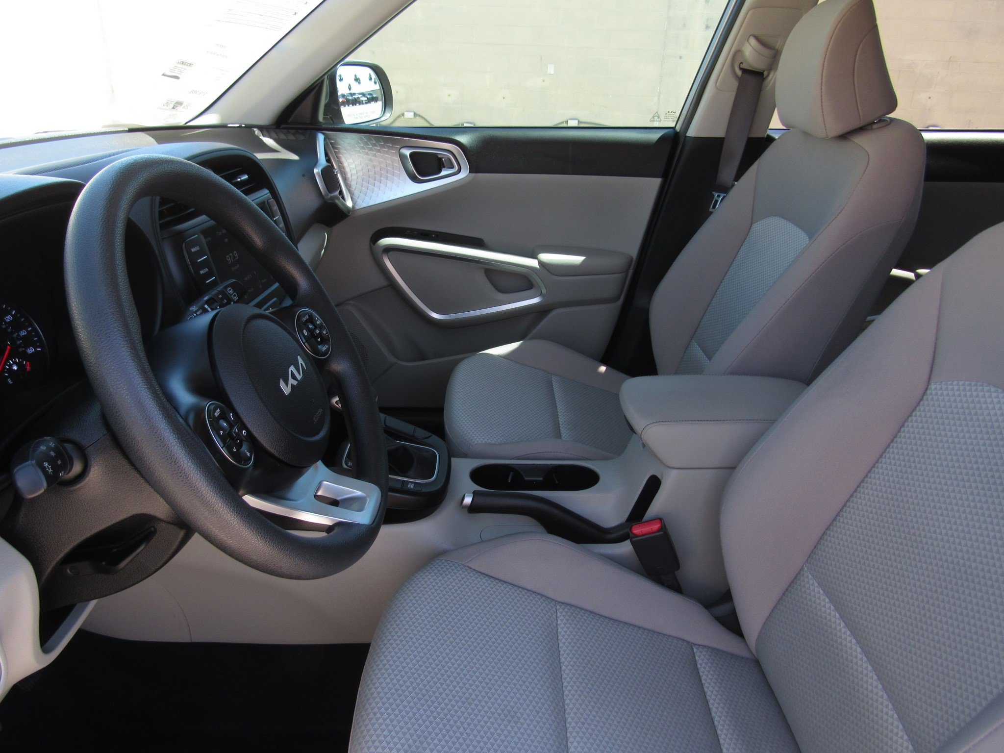 Used 2022 Kia Soul LX image 14