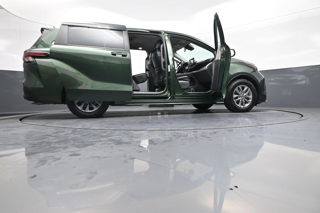 Certified 2021 Toyota Sienna LE image 48