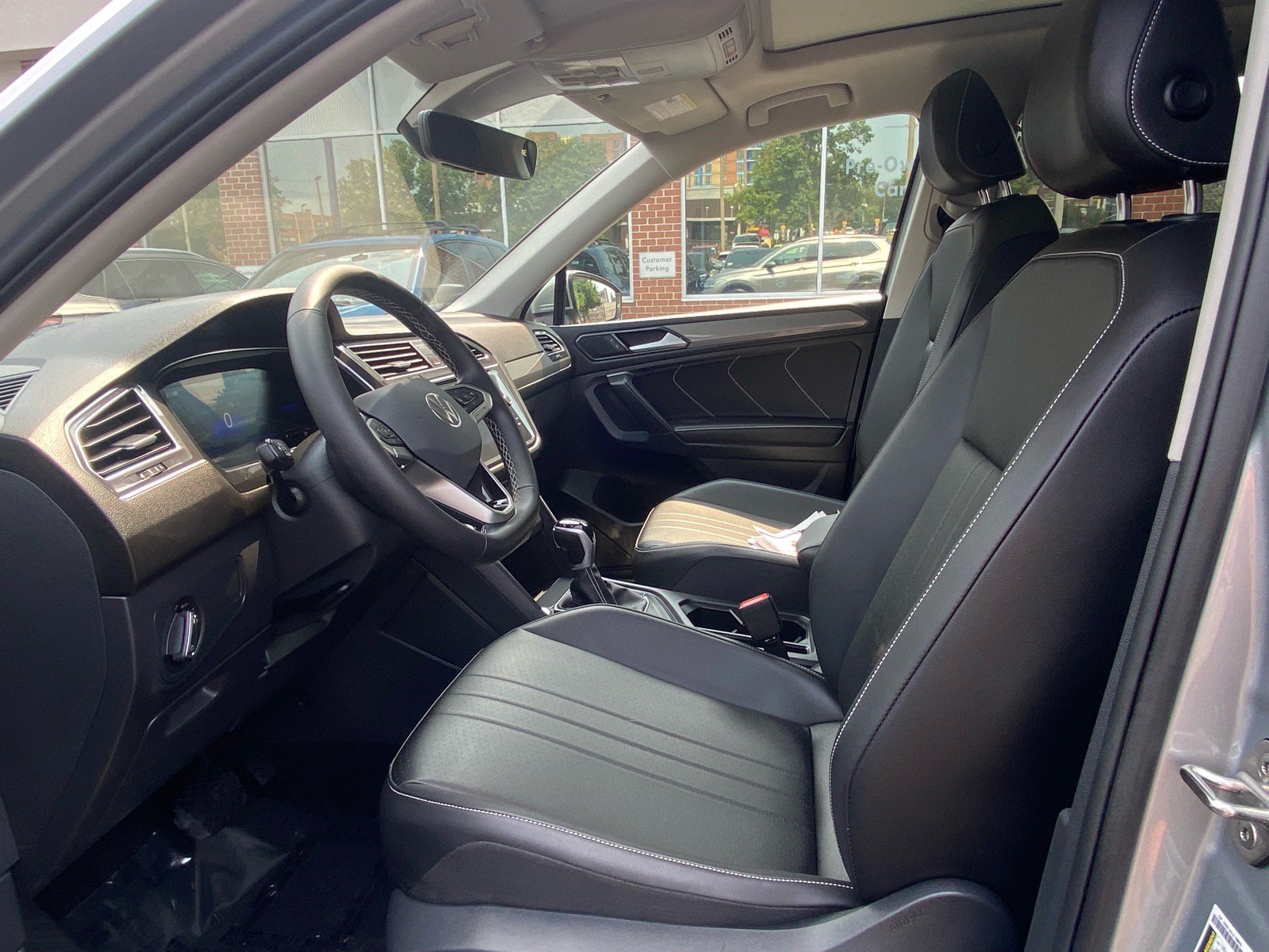 Certified 2023 Volkswagen Tiguan SE w/ Panoramic Sunroof Package FWD image 13