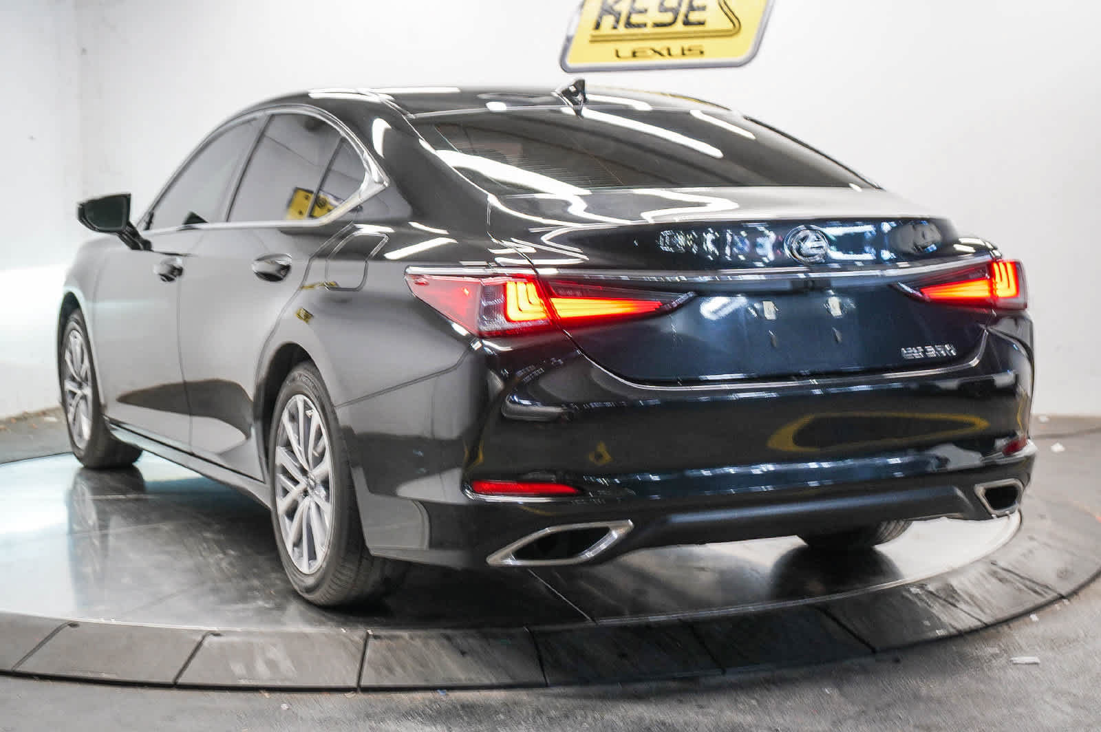 Used 2024 Lexus ES 350 w/ Accessory Package (Z2) FWD image 6