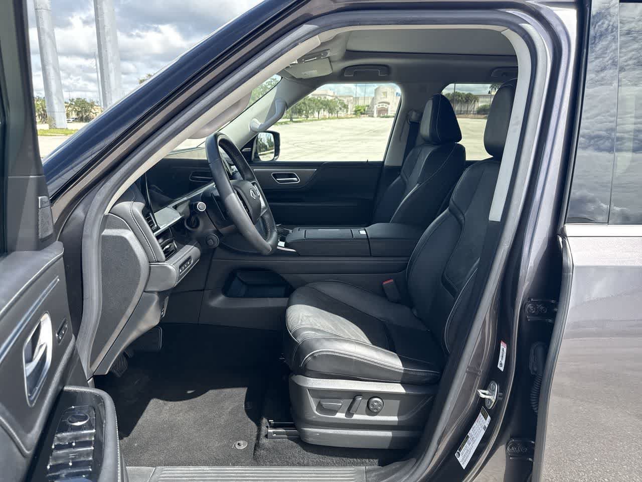Used 2025 INFINITI QX80 Luxe RWD image 10