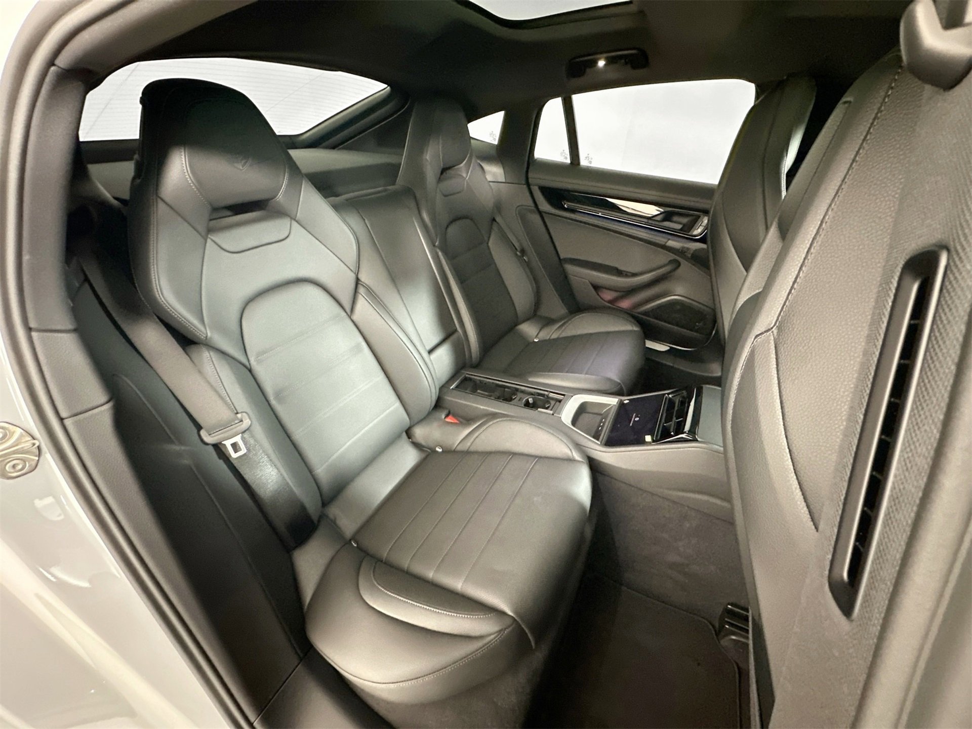 Certified 2025 Porsche Panamera image 26