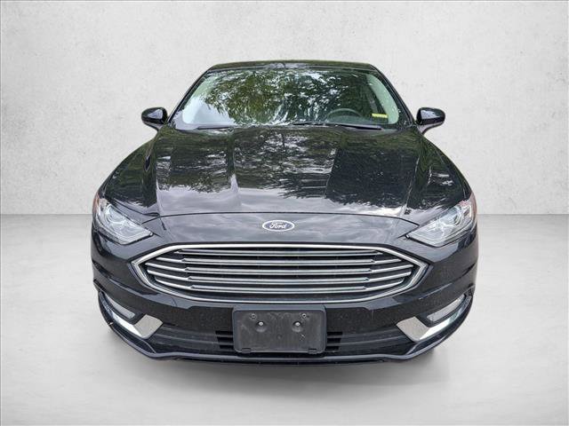 Used 2018 Ford Fusion SE w/ Equipment Group 601A FWD image 2